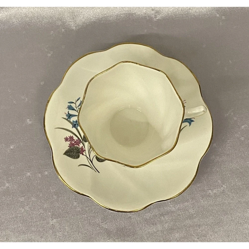 VNTG 1960's Crown Mark bone china floral Tea cup & saucer Set England PreOwned